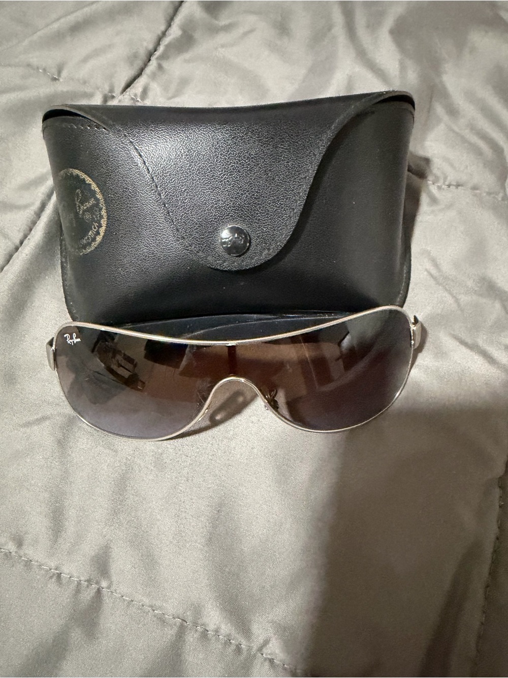 Ray-Ban Women's Silver Frame Sunglasses with Brown Gradient Lenses